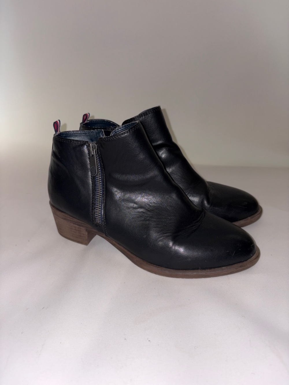Tommy Hilfiger Black Leather Ankle Booties with‎ Side Zip Size 5